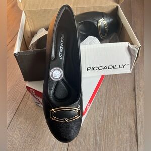 NIB Black Piccadilly for bunions